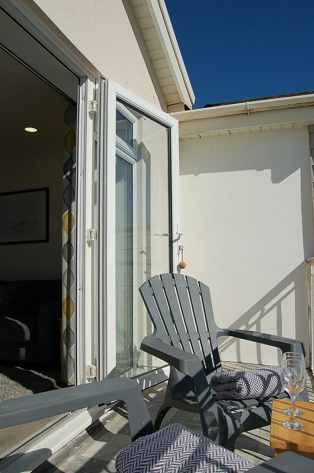 Sunny Side Up Beach House In Tywyn Exterior photo
