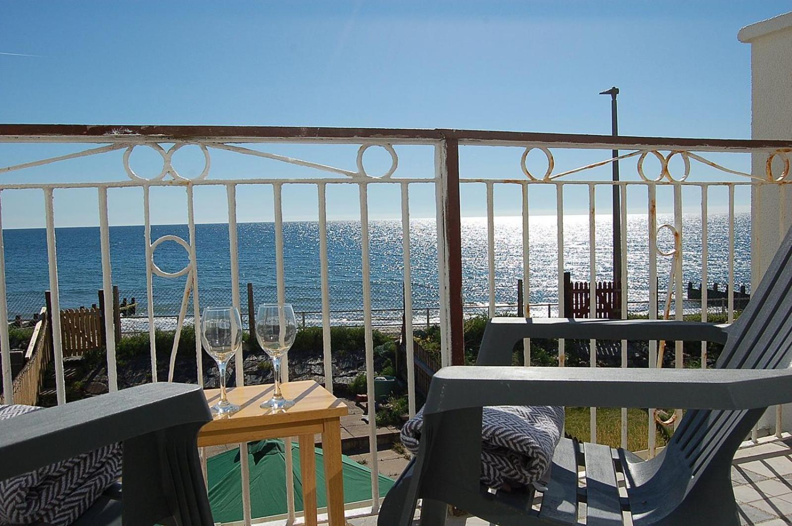 Sunny Side Up Beach House In Tywyn Exterior photo